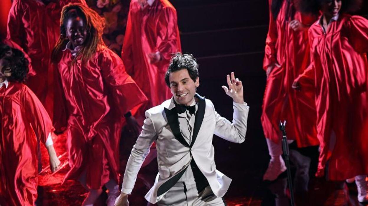 Mika, en una foto actuando en el festival de Sanremo