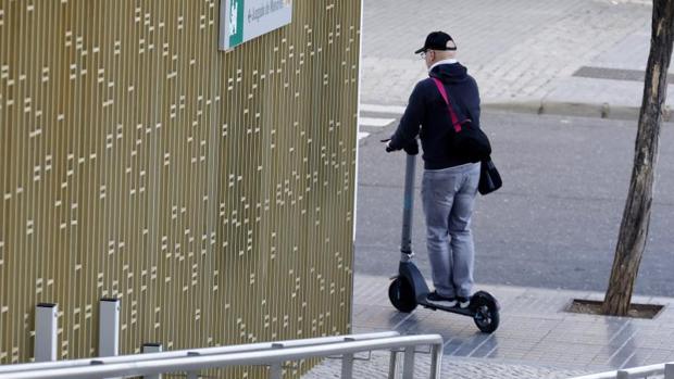 La Policía intercepta a un conductor de patinete que quintuplicaba la tasa de alcoholemia