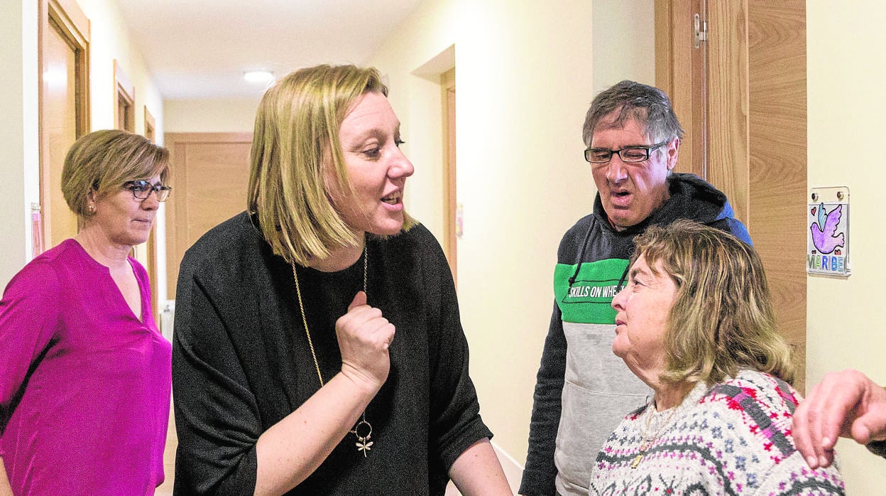 Blanco, ayer en una visista a una vivienda tutelada de la asociación Aspar-La Besaana