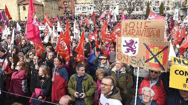 Masiva manifestación por el futuro de León con la reivindicación autonomista de fondo