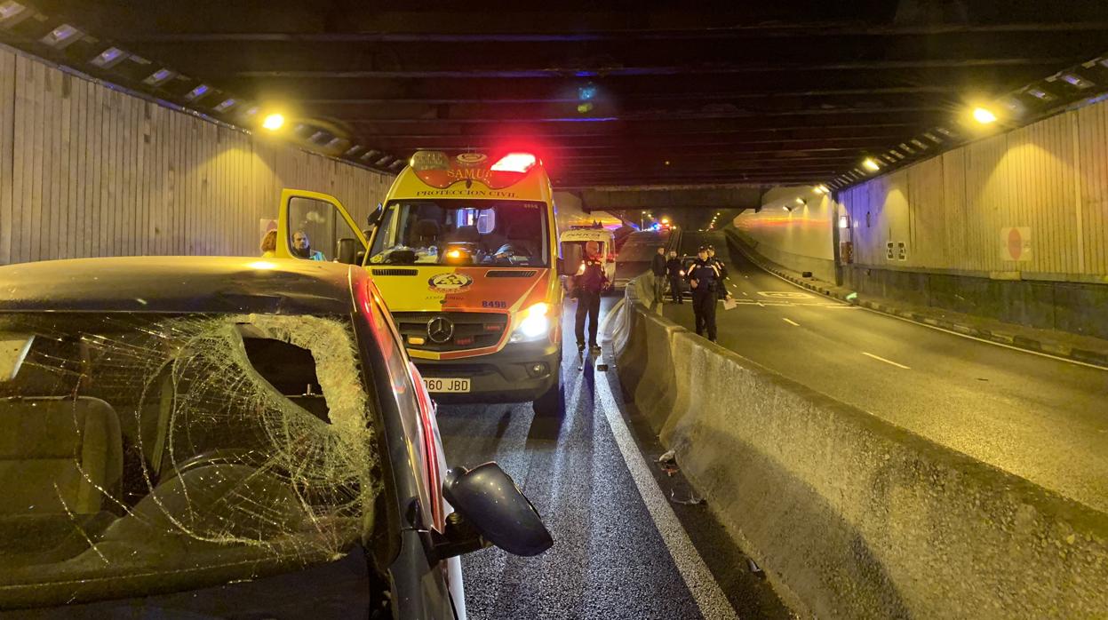 Aspecto del vehículo contra el que impactó el motorista, en el túnel de Doctor Esquerdo