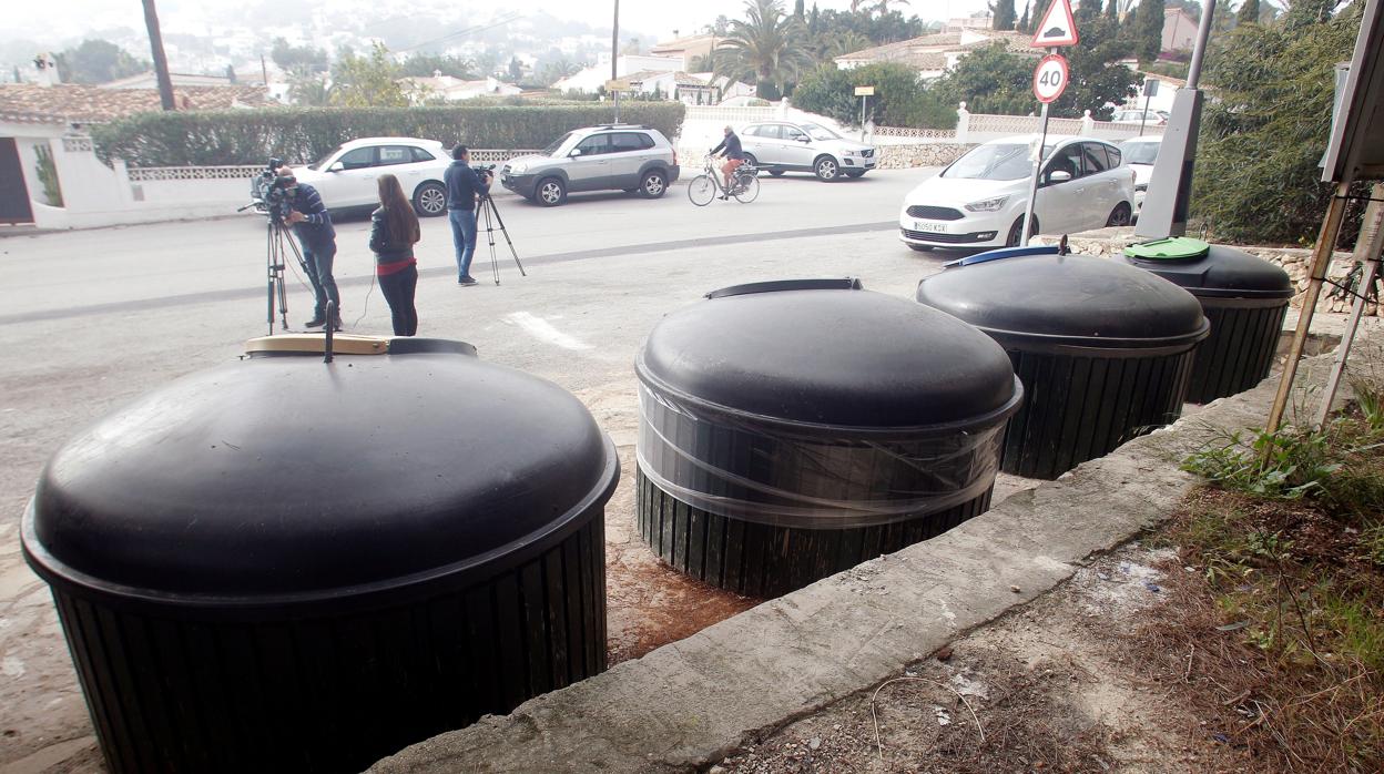 Imagen de la zona de contenedores en la que ha sido hallado el cadáver