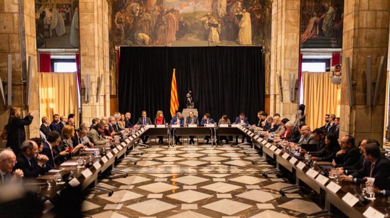 Un instante de la reunión institucional de este lunes en la Generalitat