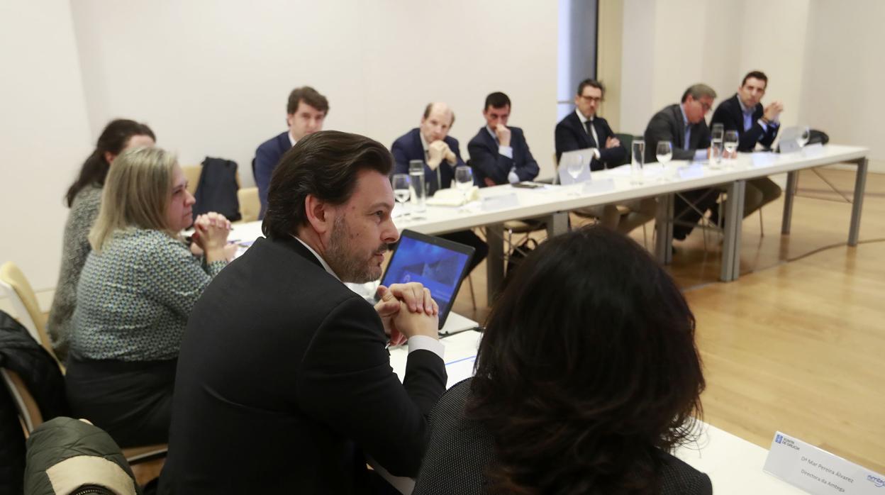 Antonio Rodríguez y Mar Pereira reunidos con empresarios del sector de las TIC gallegas este martes en la Cidade da Cultura, en Santiago