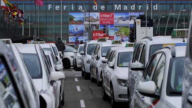 Los taxistas se concentran para exigir que se «cumpla la ley» un año después de su huelga masiva