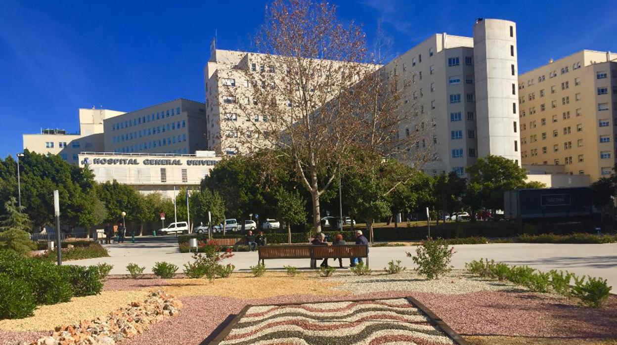 Imagen de archivo del hospital General de Alicante, donde ha sido intervenida la menor