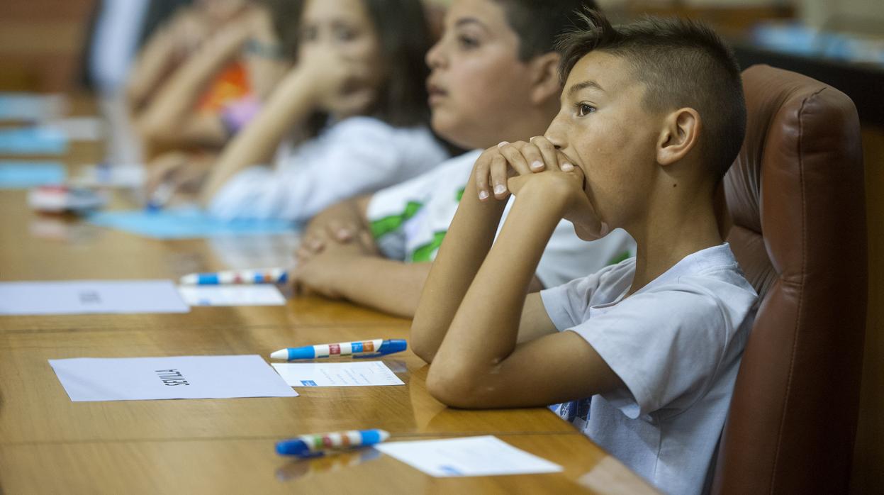 Niños en un parlamento infantil. Dar voz a los chavales es una de las premisas de la nueva Ley de Infancia de Madrid