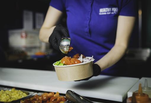 Healthy Poke llega a Valencia: la cadena abre su primer local de comida rápida saludable en la ciudad