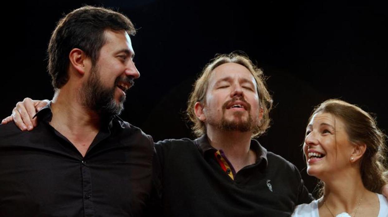 Gómez-Reino, Pablo Iglesias y Yolanda Díaz, en un mitin en La Coruña