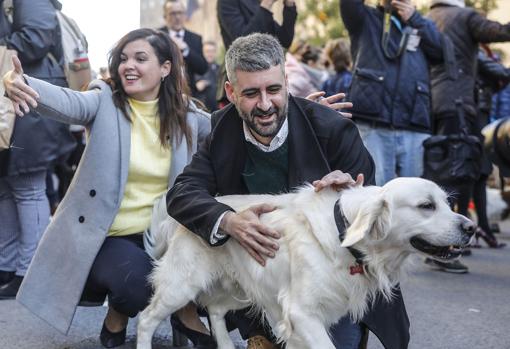 Imagen de Fuset junto a la vicealcaldesa de Valencia, Sandra Gómez