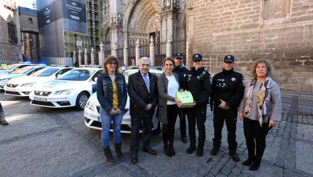 Los cinco nuevos coches de la Policía Local incorporan desfibriladores y uno de ellos cuenta con mampara