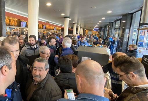 Aficionados del Becerril en uno de los bares de San Sebastián