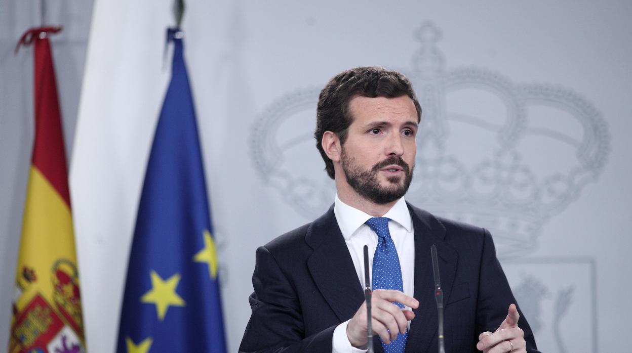 El presidente del PP, en el Palacio de la Moncloa tras reunirse con Sánchez