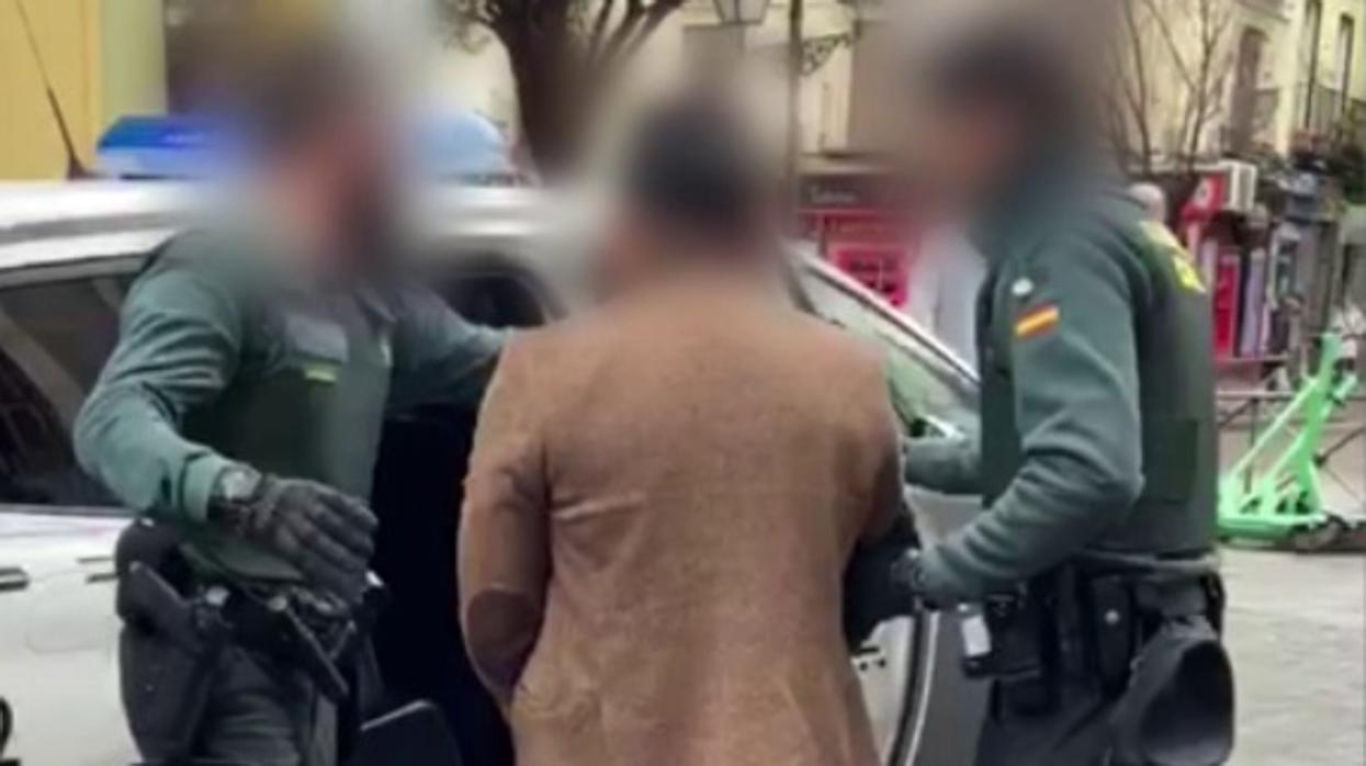 La Guardia Civil detiene al sospechoso, en Valdemoro