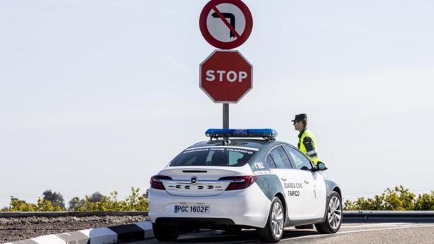 Un hombre de 70 años muere aplastado por un coche  que cayó de un terraplén en Teulada