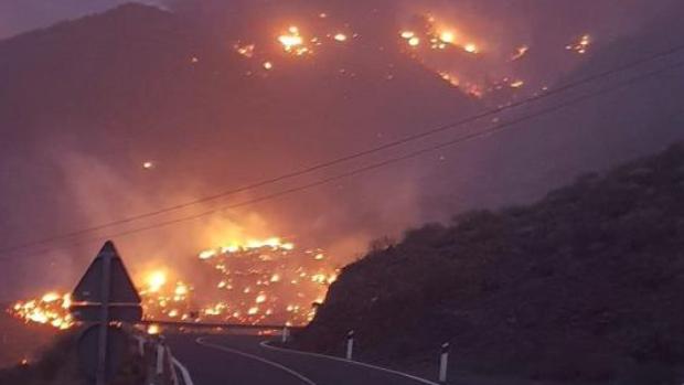 El incendio de Gran Canaria continúa sin control y alcanza Inagua