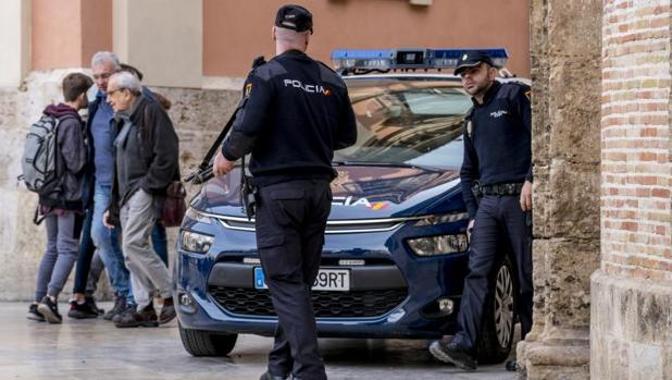 Roba un coche del depósito tras retirarlo la grúa y huye de la Policía a gran velocidad