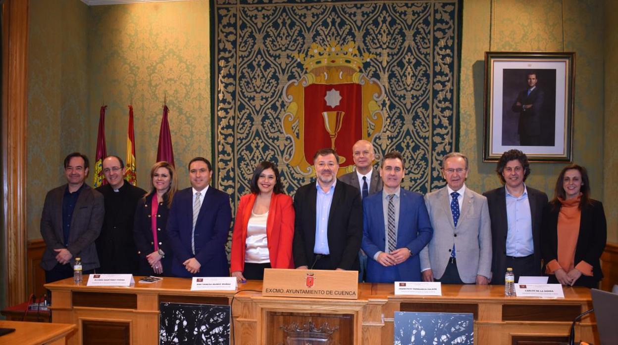 Ana Muñoz junto al alcalde de Cuenca y el delegado del Gobierno durante la presentación de la SMRC