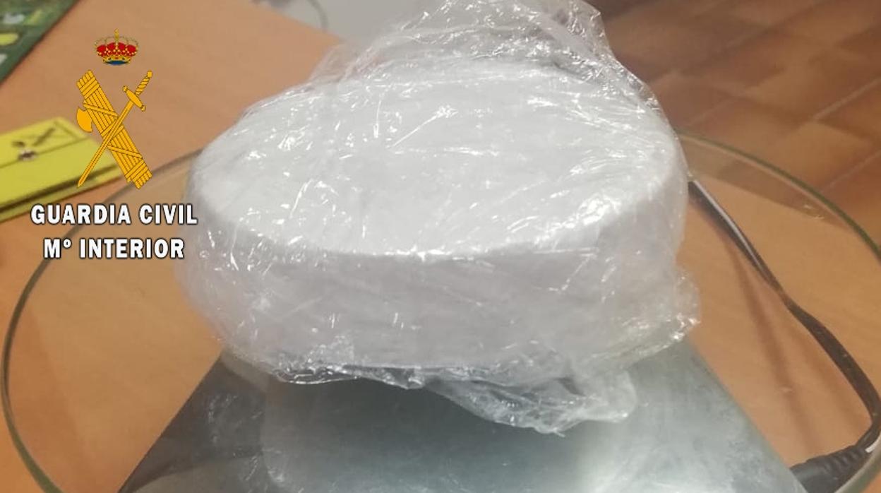 Pastilla de cocaína, de 107 gramos de peso, que fue llevaba el detenido