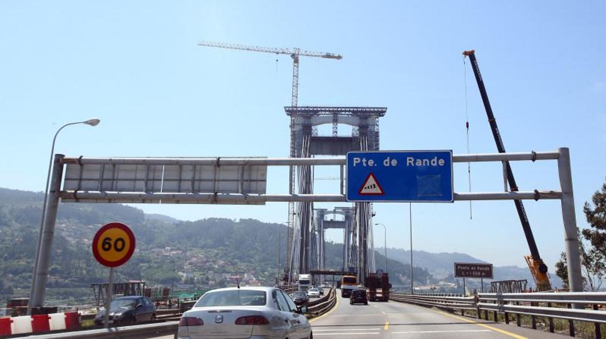 Obras en la autopista del atlántico en el puente de Rande