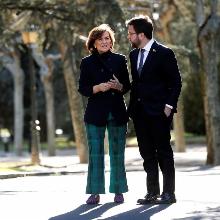 Carmen Calvo y Pere Aragonès conversan en La Moncloa