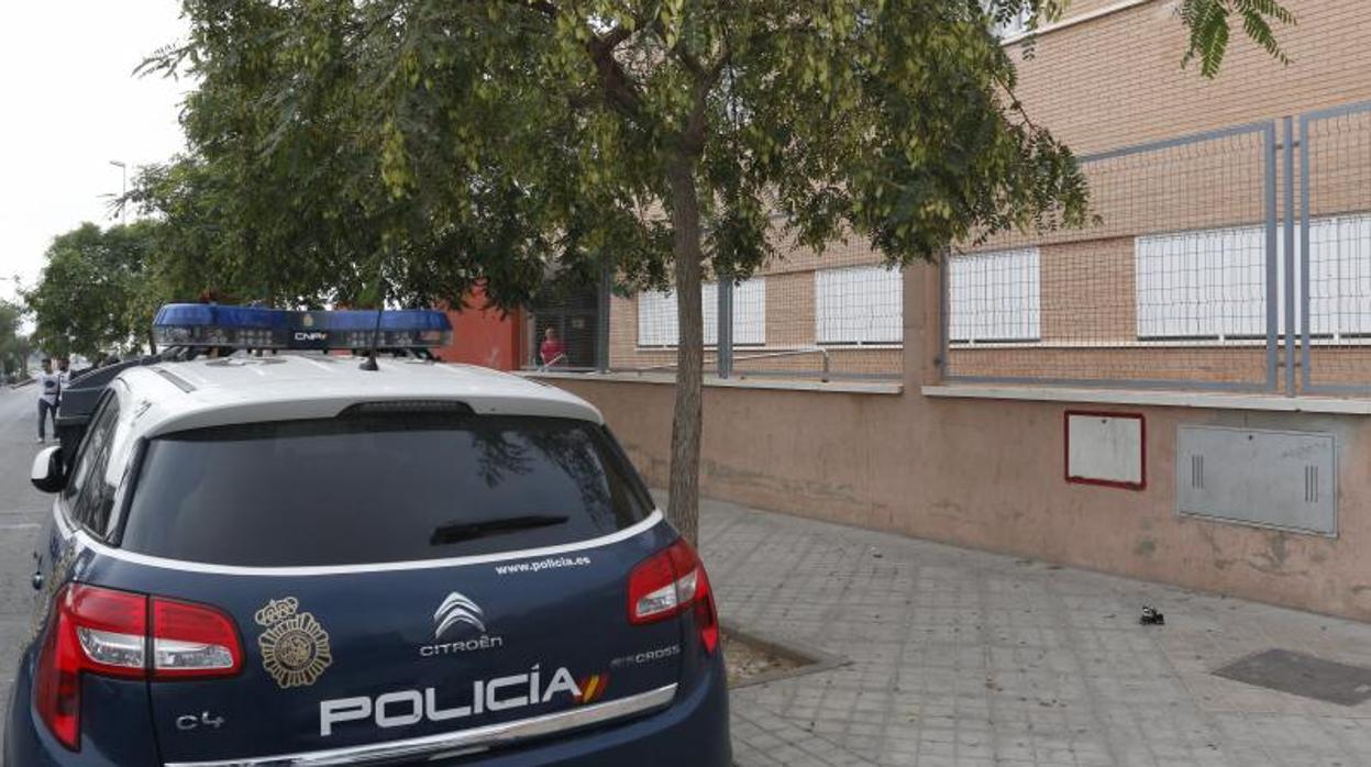 La Policía Nacional detuvo al presunto delincuente, un hombre de 42 años con antecedentes