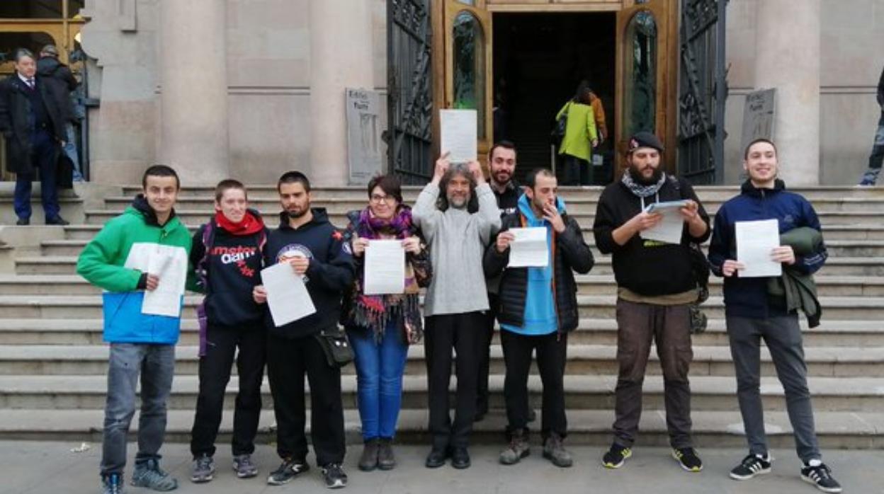 Los activistas encadenados al TSJC tras ser absueltos