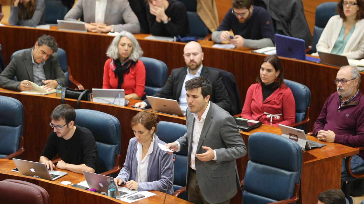 Pablo Gómez Perpinyà, portavoz de Más Madrid, durante una intervención en la Asamblea