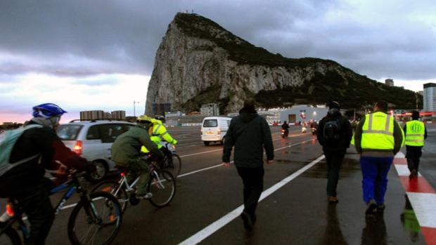 España y Reino Unido aparcan el debate sobre la soberanía de Gibraltar después del Brexit