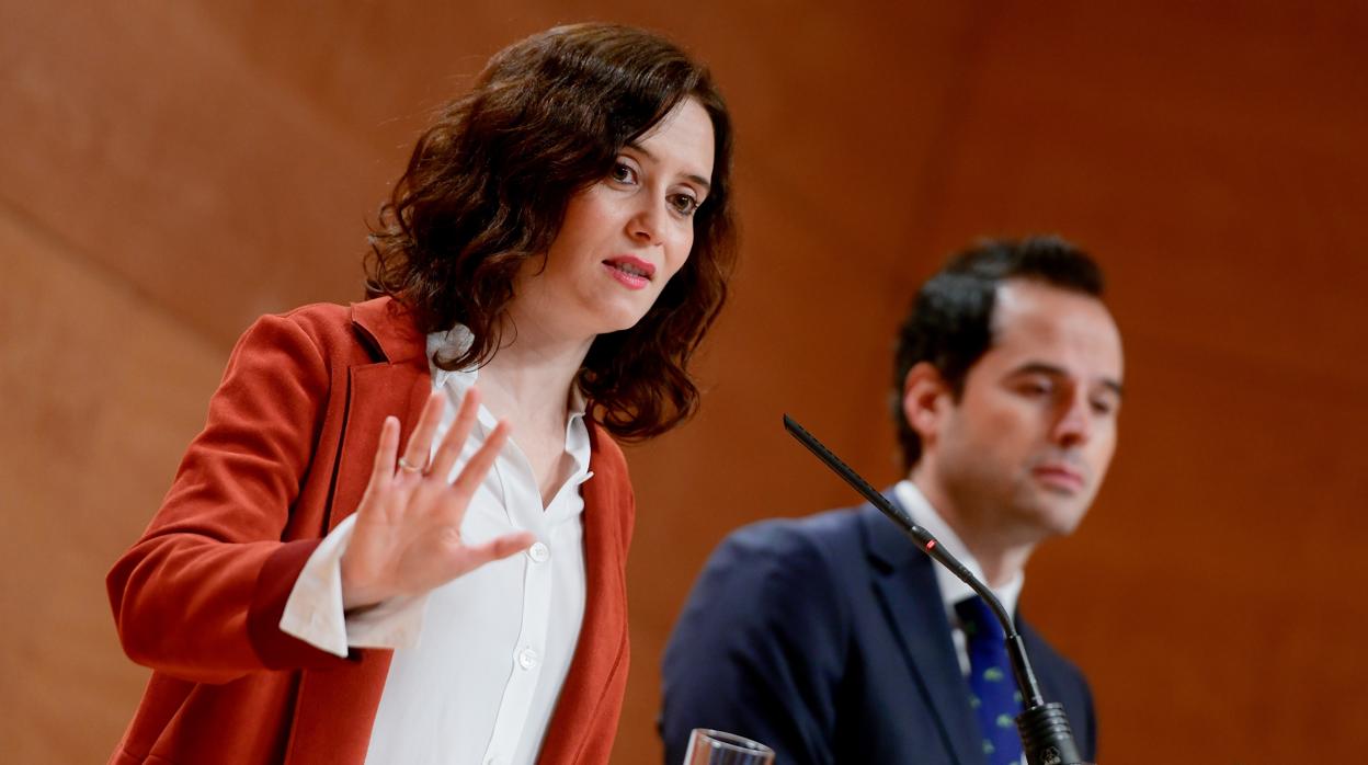 La presidenta de la Comunidad de Madrid, Isabel Díaz Ayuso, junto al vicepresidente, Ignacio Aguado