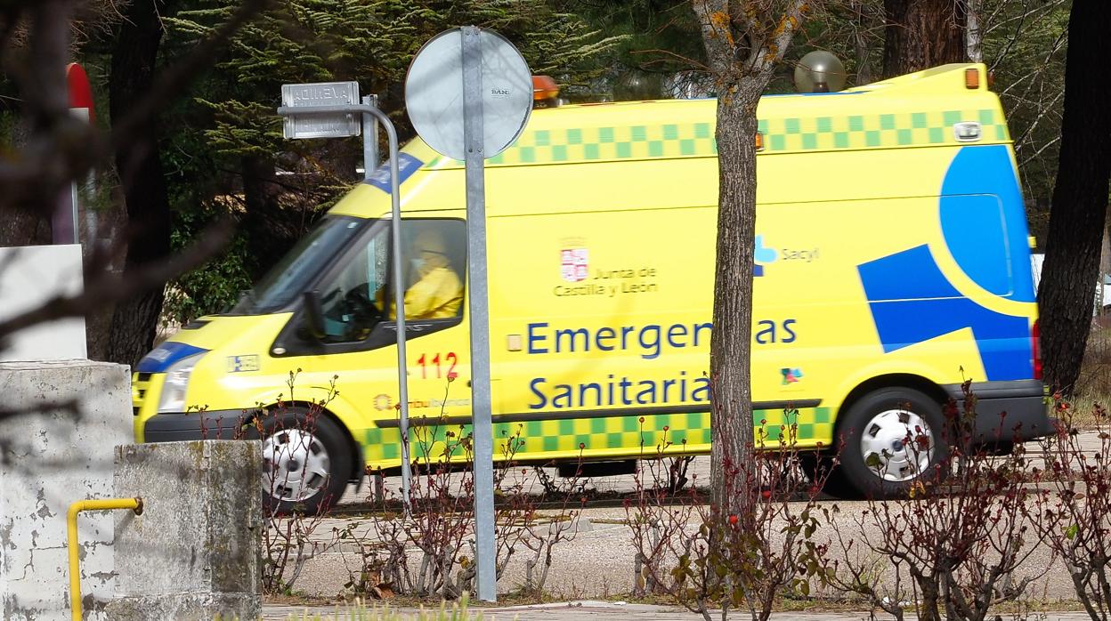 Una ambulancia con sus equipos protegidos de acuerdo con el protocolo