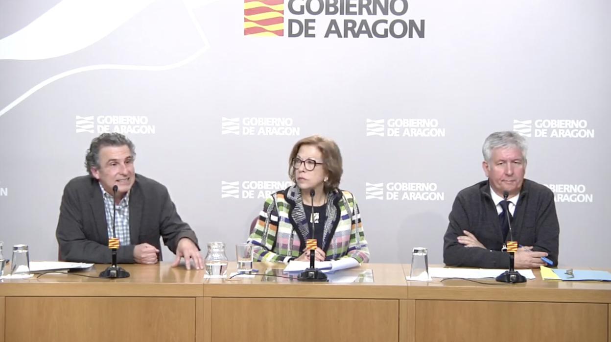 La consejera aragonesa de Sanidad, Pilar Ventura, durante la rueda de prensa que dio para explicar el caso de coronavirus. Compareció junto al gerente del Servicio Aragonés de Salud y el director general de Salud Pública