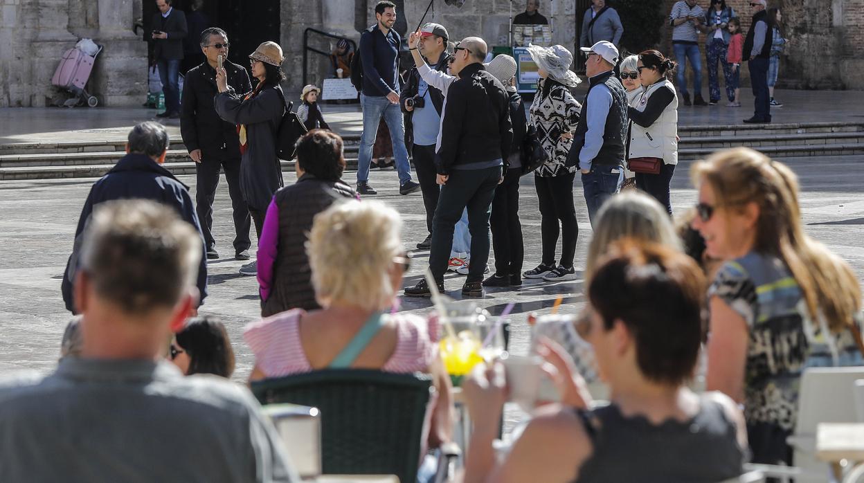 Imagen de varios turistas esta semana en el centro de Valencia