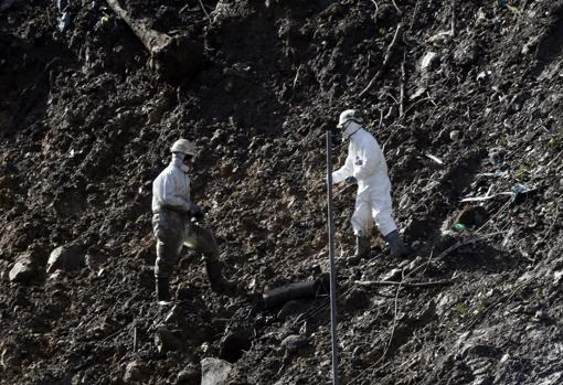 Veinticinco días sin Alberto y Joaquín: los cuerpos siguen sepultados en el vertedero de Zaldívar