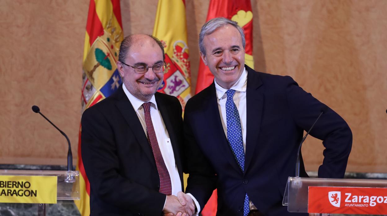 El presidente aragonés, Javier Lambán, y el alcalde de Zaragoza, Jorge Azcón, tras la reunión