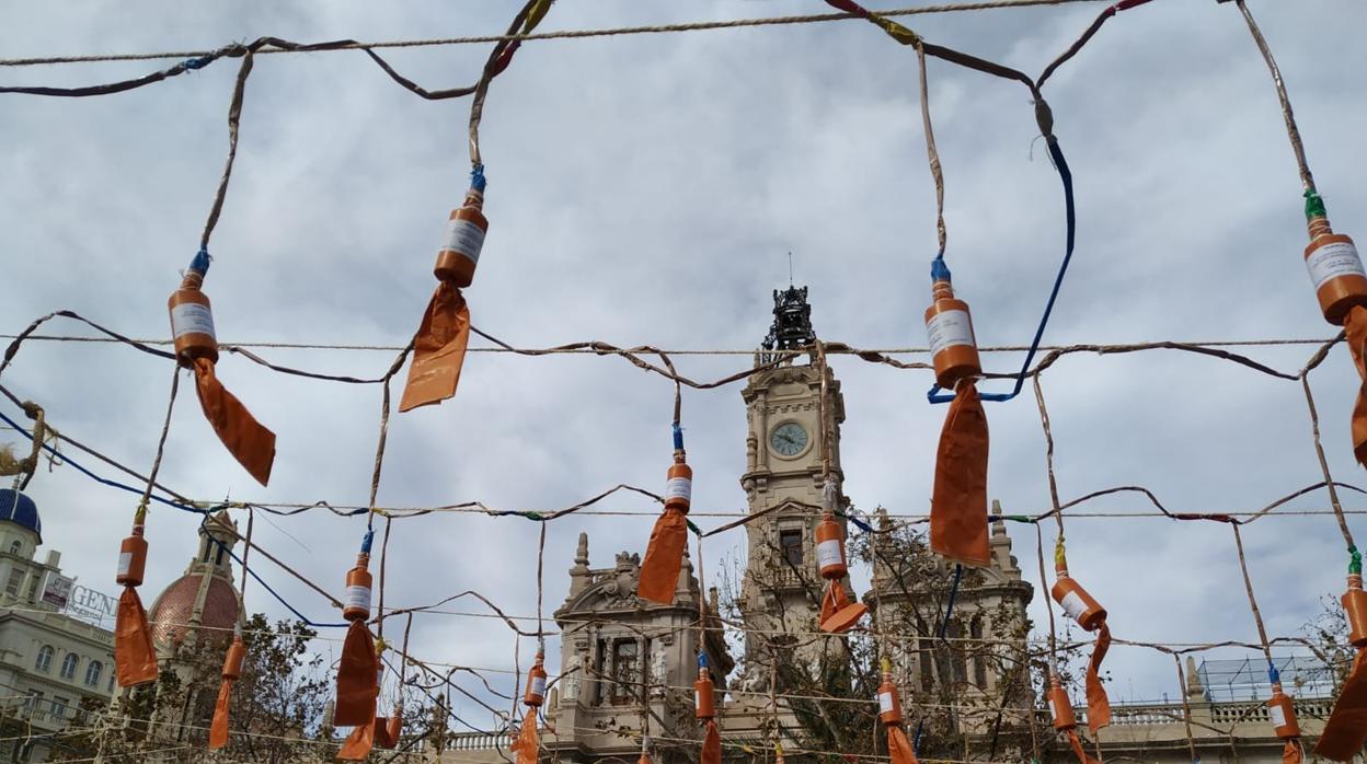 Imagen de la mascletà de las Fallas en la Plaza del Ayuntamiento de Valencia