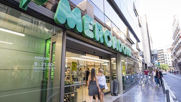 Sueldo de 1.811 euros y contrato fijo: Mercadona busca jóvenes en su nuevo portal de empleo