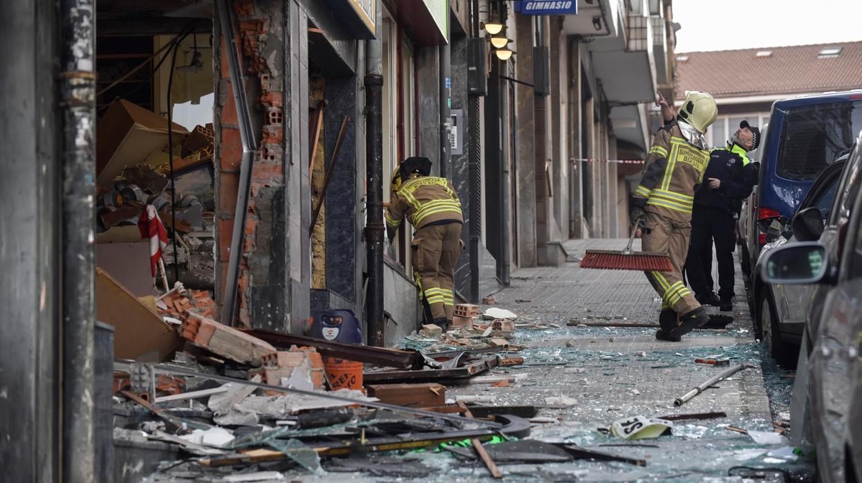 El suceso ha tenido lugar en torno a las diez y media de la mañana en una cafetería de la calle Alangobarri