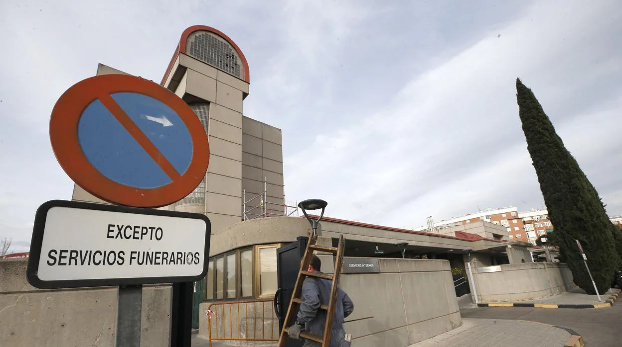 Vista de la entrada al Tanatorio situado en la M-30 de Madrid