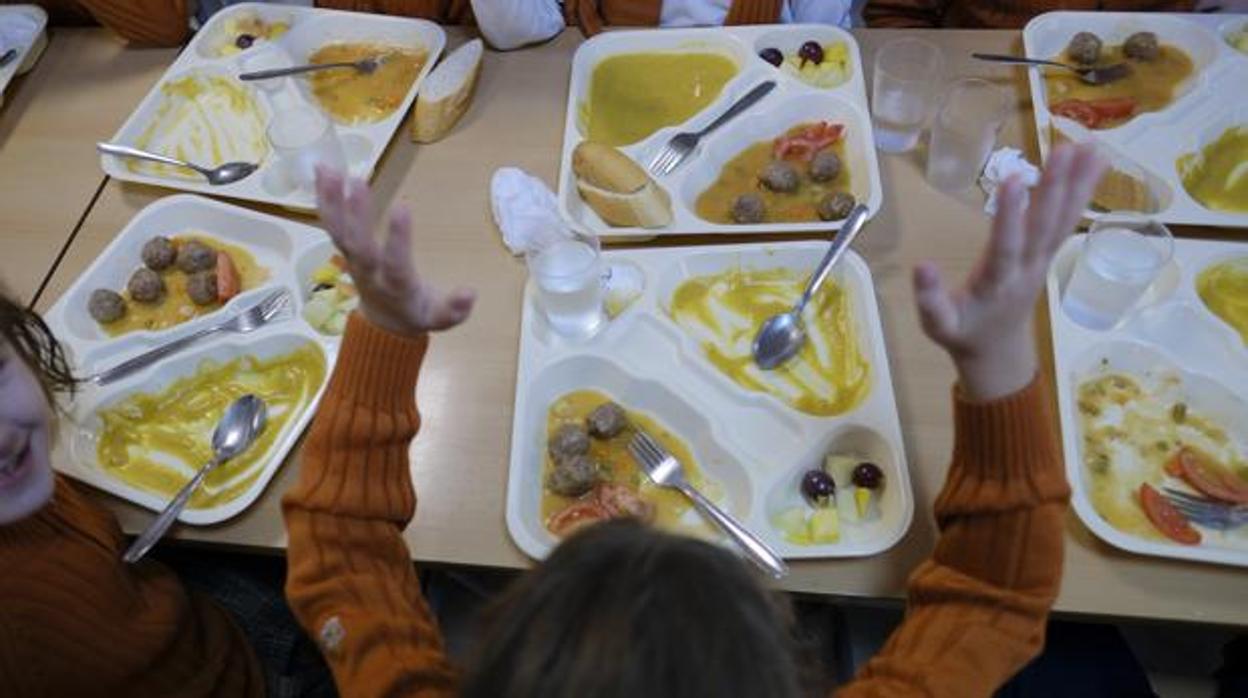 La Junta quiere que los alumnos sigan recibiendo su comida diaria