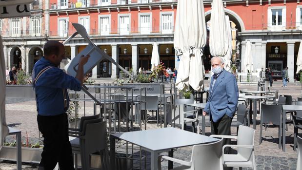 El centro de Madrid, a medio gas por el coronavirus: «Si viene la Policía ahora, cerraremos la terraza»