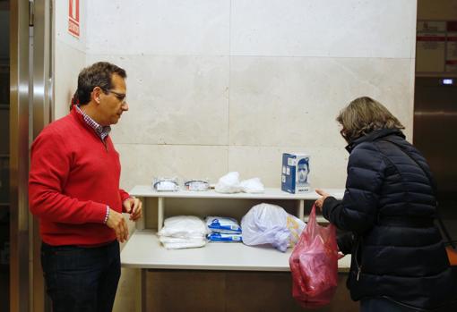 Donación de material sanitario en la delegación de la Junta en Valladolid