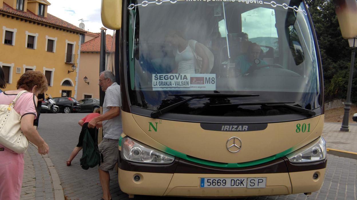 Castilla y León endurece las restricciones del estado de alarma en su transporte