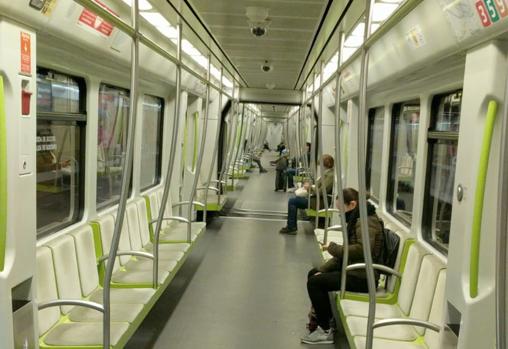 Imagen tomada este lunes en el interior de uno de los vagones del Metro de Valencia