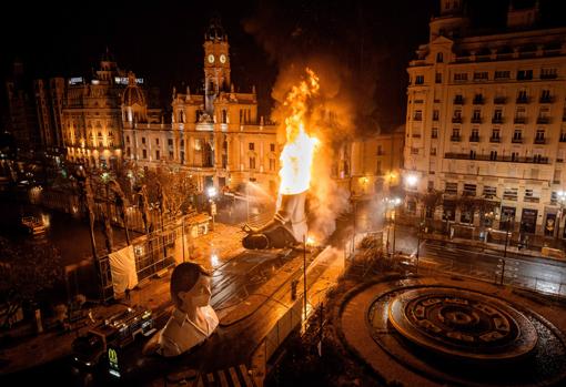 Vista general de la Cremà de la falla municipal de Valencia