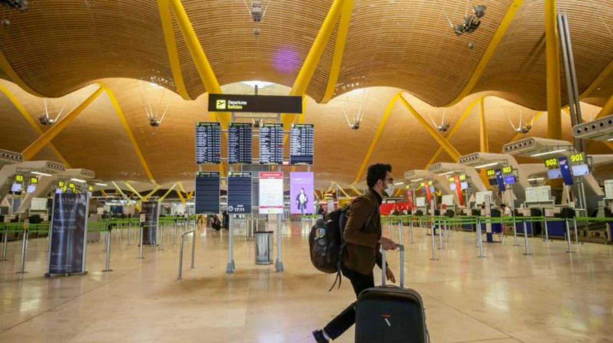 Imagen del interior de Barajas, ausente de controles