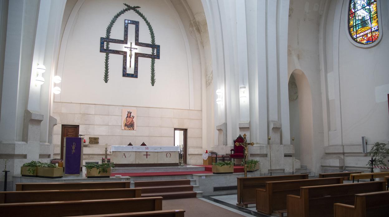 Iglesia de un cementerio vacía