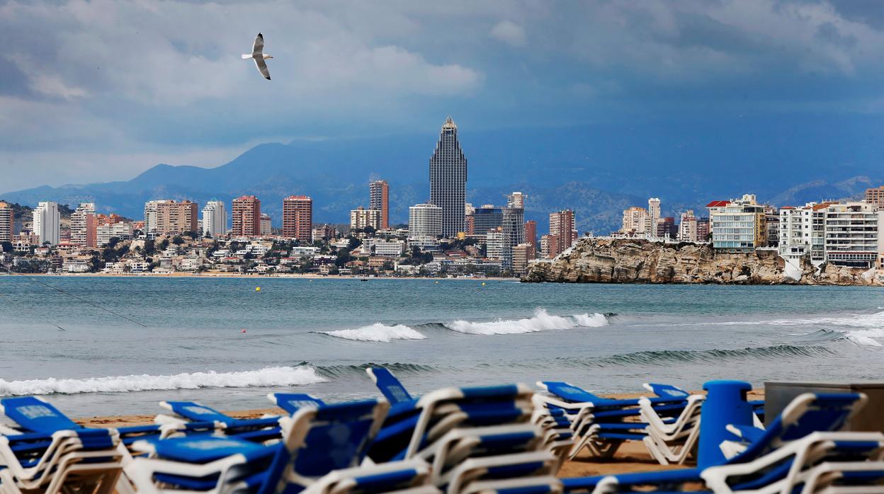 Vista general de Benidorm, ciudad que muestra estos días una estampa muy alejada de la habitual