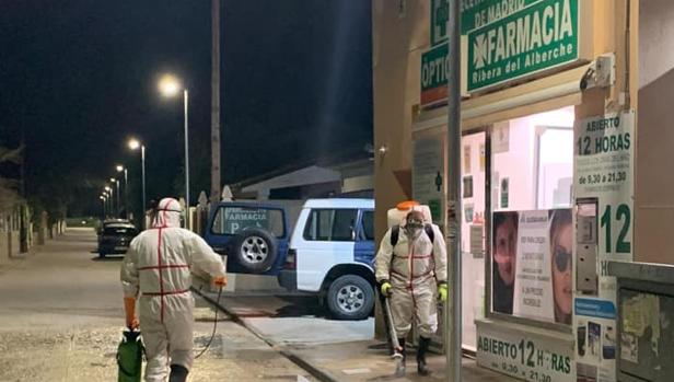 «Alcalde, ¿puede venir la Policía local? Hay mucha gente paseando o jugando a la petanca en el parque»