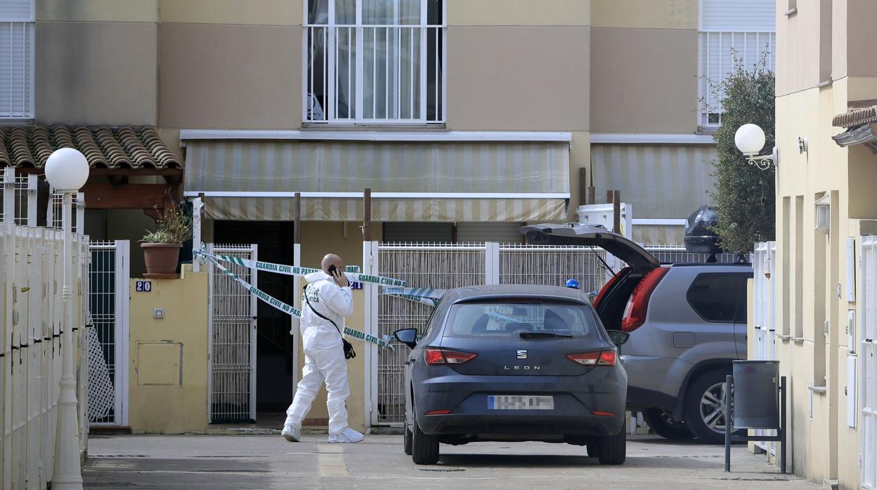 Imagen del domicilio en el que un hombre confesó haber asesinado a su mujer en Almassora (Castellón)